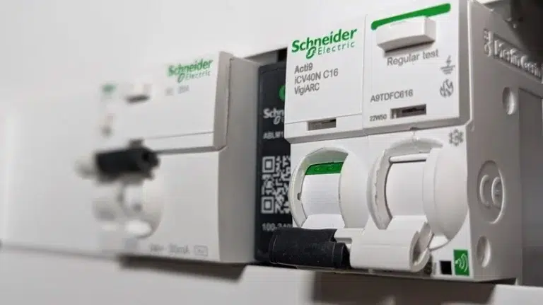 protección por arco eléctrico Schneider
